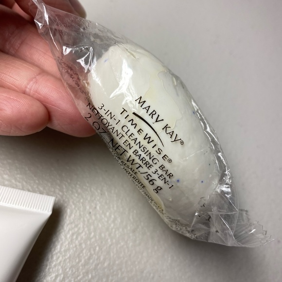 Mary Kay Timewise Visibly Fit Lotion and 3-in-1 Cleansing Bar - Picture 4 of 6